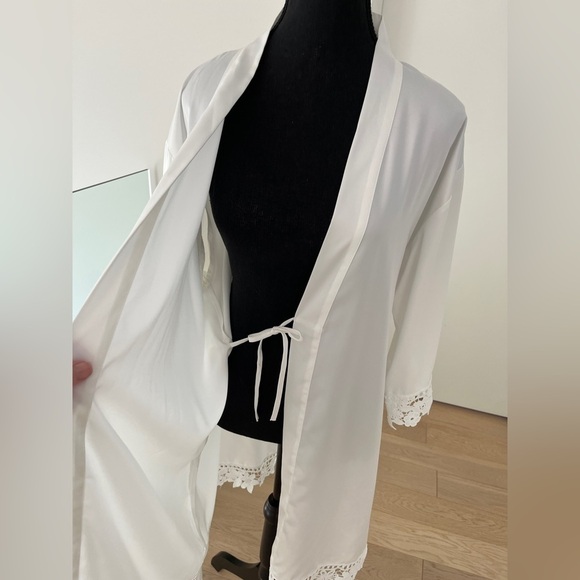 ROBE Flowy Short Length Tie Waist White Floral Lace Trim Sheer Loungewear - Picture 7 of 11